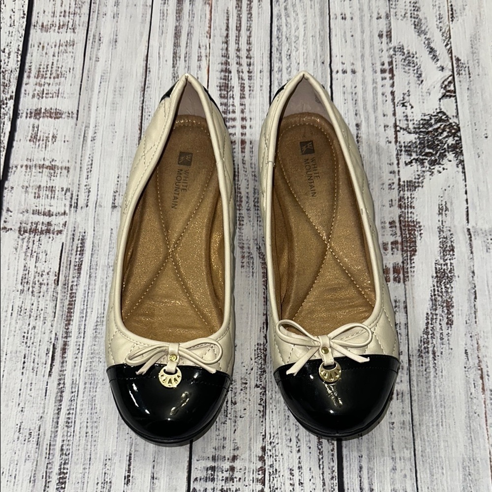 White Mountain Moondance Cream Quilted‎ Shoe Sz. 8